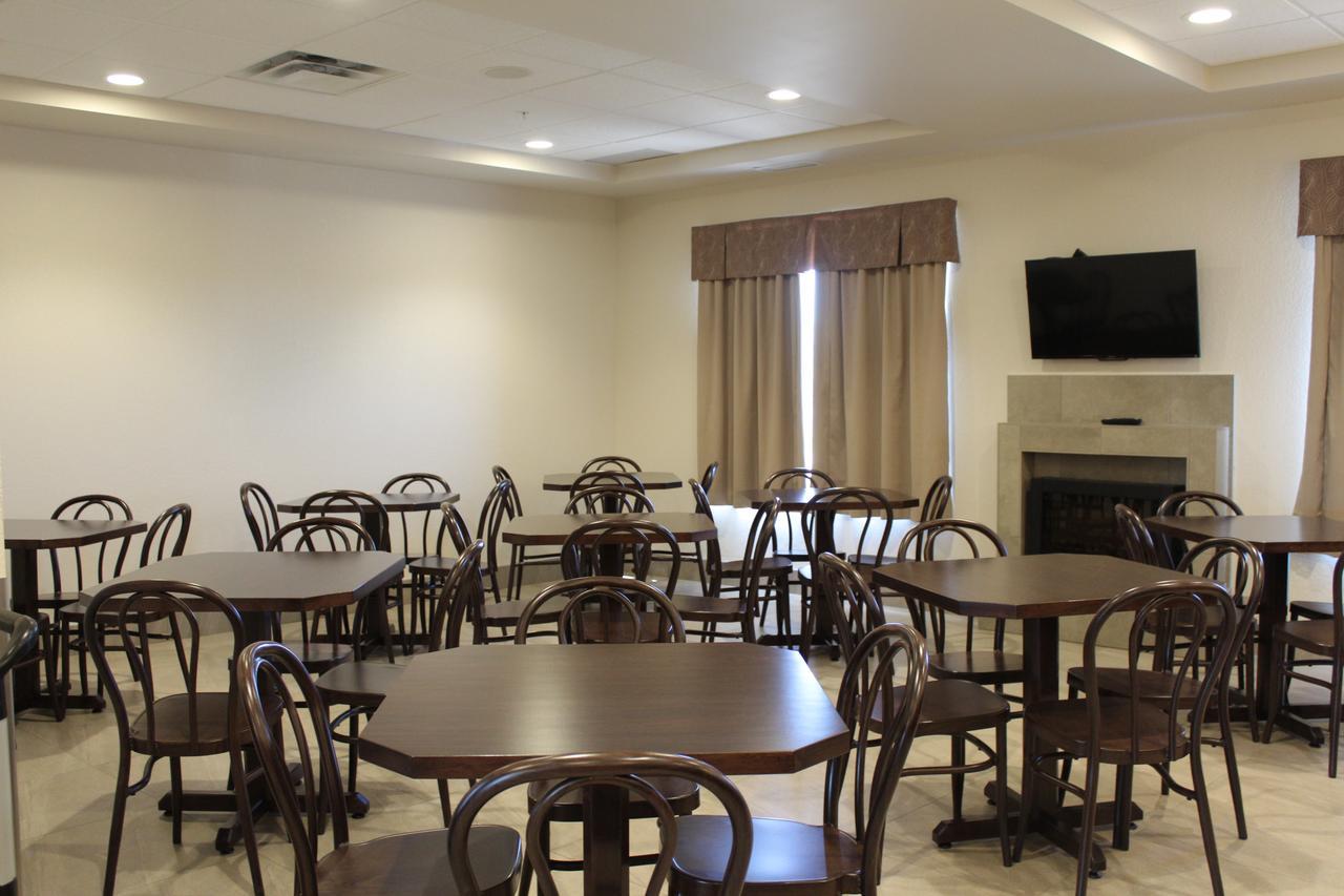 Prairie Moon Inn & Suites Macklin المظهر الخارجي الصورة